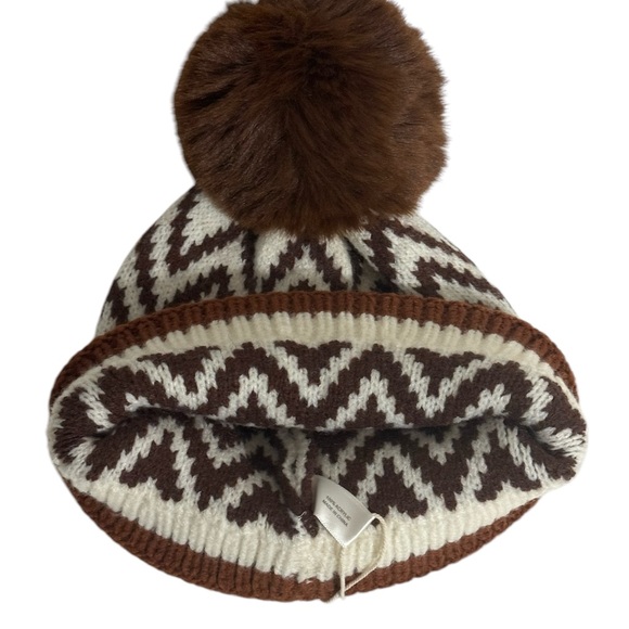 Soft Warm Style Brown Knitted Chevron Print Beanie With Faux Fur Pom Pom - Picture 5 of 5